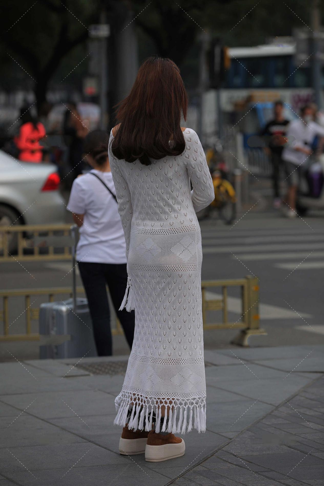 白色镂空直筒长裙, 文艺清新范儿十足, 尽显大气