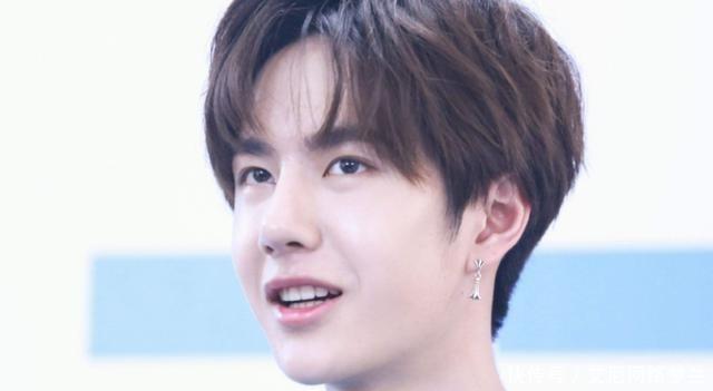 王一博学会断句不奇怪节目组拿出看家本领,他的眼神更明目张胆