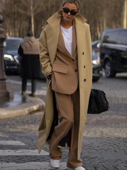 大衣里边穿什么更吸睛？试试“叠穿法”，时髦显品位