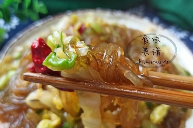 包菜炒粉条,很多人第一步就错了,大厨教你一招,营养下饭不起坨