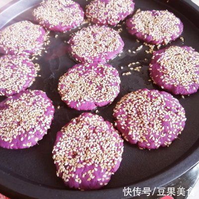 紫薯|学会在家做电饼铛版紫薯糯米芝麻饼，再也不用出门买了