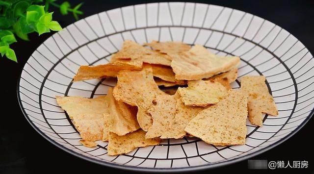 豆腐别红烧了,教你一个新吃法,好吃到停不下来,又香又酥