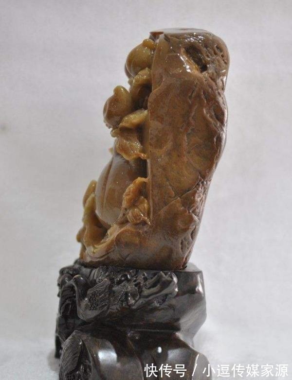 和田玉#因改名身价“暴涨”的玉石,被炒到1000万,如今摆地摊没人要