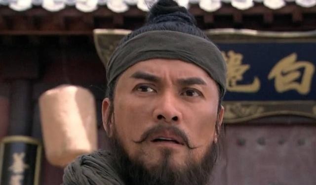 水浒|捉刘唐后已是夜里,雷横为何去晁盖家蹭吃?他才是情商高