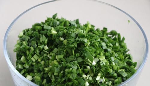 一把韭菜5斤饺子皮做懒人早餐,比韭菜盒子好吃,一口气吃10个