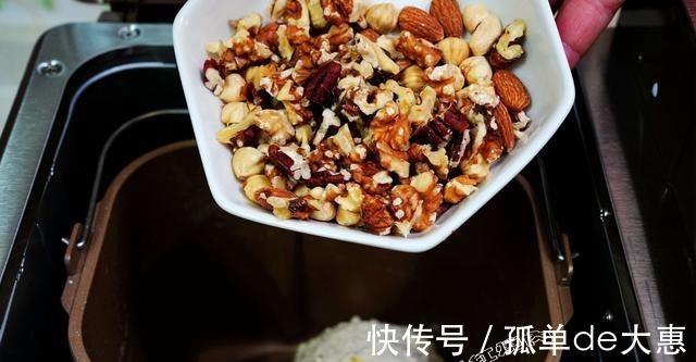 高纤|甜面包吃腻了,试试这款无油无糖的高纤面包吧!外脆内软越嚼越香