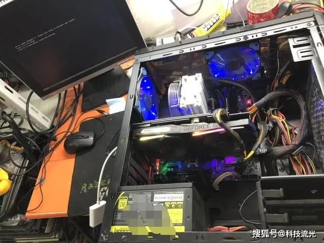 机箱运转显示器不亮