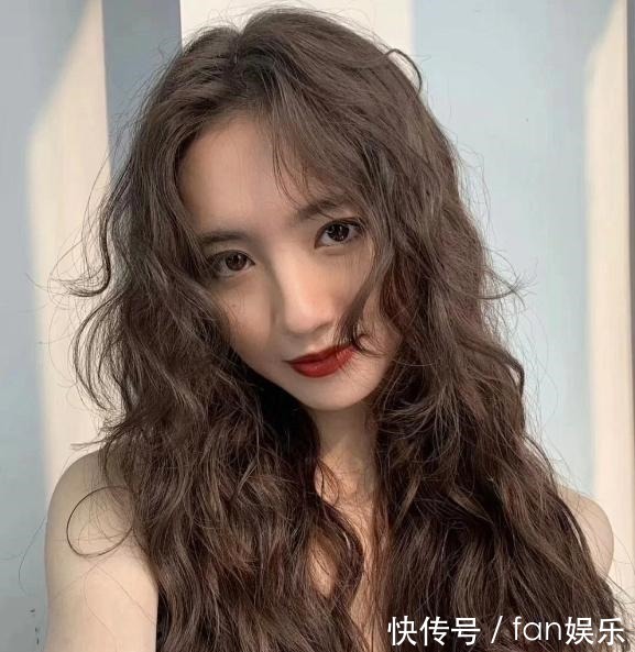 泡泡辫 日常的时尚发型,高丸子头温柔甜美很有少女感,这款值得尝试!