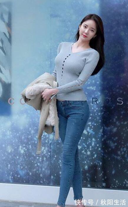 瞬间感 牛仔裤紧身的款式,舒适百搭,看起来非常有质感