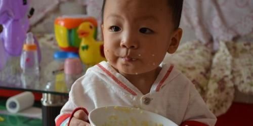 面条|妈妈给娃做的饭VS奶奶给娃做的饭,娃:米汤面条鸡蛋,我吃够了