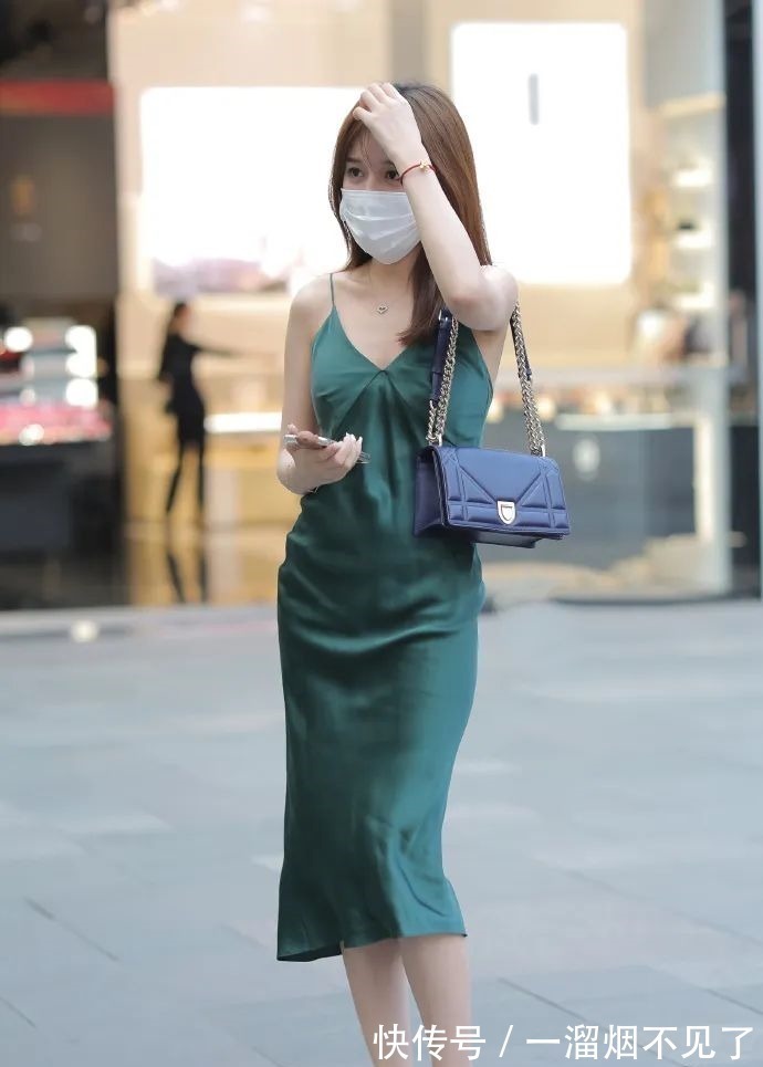 墨绿裙 时尚穿搭穿墨绿裙的时尚女生,美的让人过目不忘!