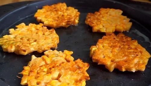 教你做一道好吃有营养的红薯小饼,做法简单,孩子一顿能吃4个