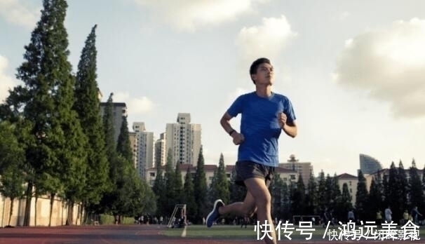 鞋厂 耐克也该有紧张感了,老牌鞋厂吊打外资品牌,跑步像是要“飞起”