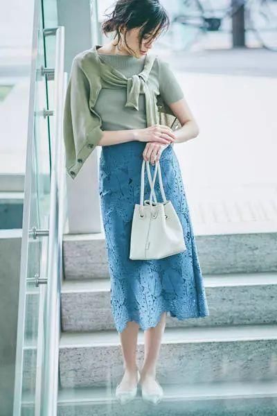 早春穿什么？3种“温柔穿搭”方案，早穿早美