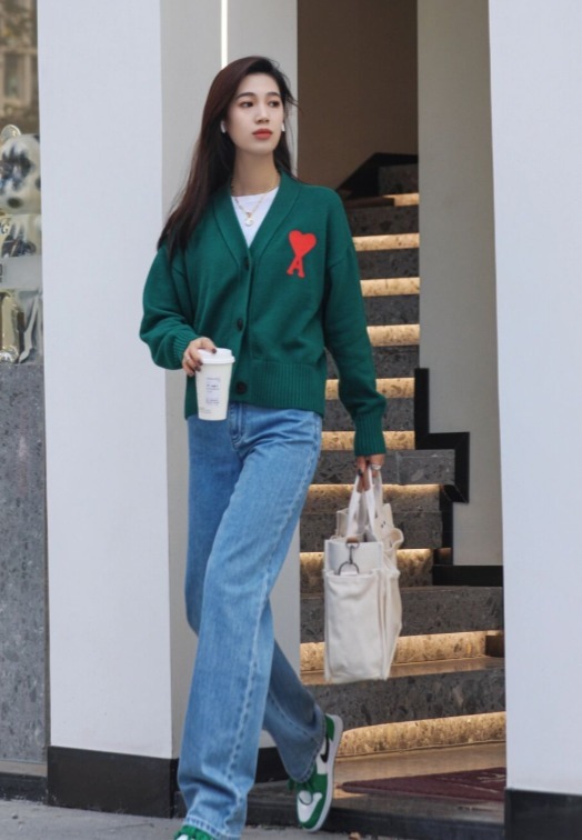 塞衣角|冬天怎么穿阔腿裤?建议搭配这4种上衣,显高显瘦不是梦