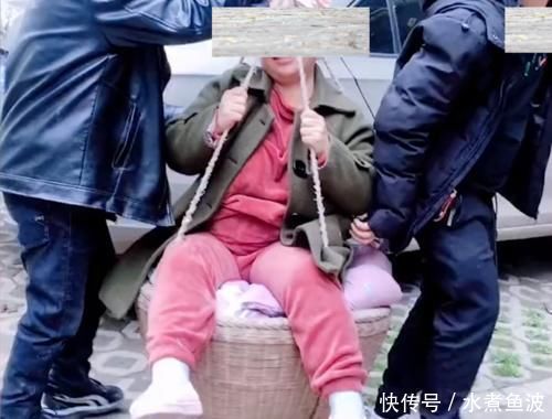 宝妈|羡慕!宝妈剖腹产出院,丈夫担心她伤口疼,用箩筐将其抬回家