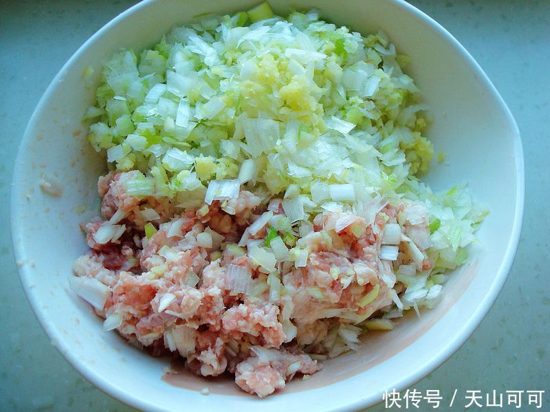 原汁原味|看新疆人冬至吃什么馅饺子?比韭菜开胃,比芹菜汁多,太滋补