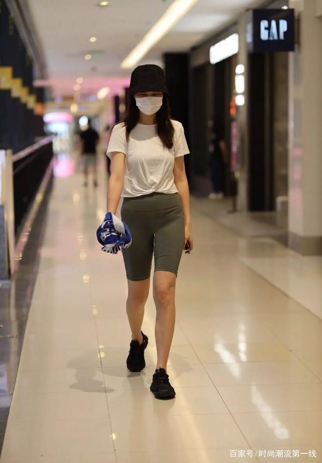 底裤|打底裤“过时”了,如今流行“五分裤”,女孩们早已按耐不住了!