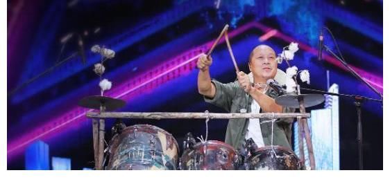 《点赞！达人秀》首播，新疆大叔自制架子鼓向爱妻表白引评委落泪