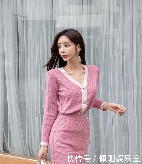 玫红|超美珠珠:玫红暖秋温润雨霖细腻针织裙!