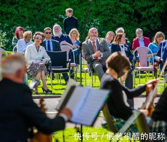 惊心|英国70岁长公主惊艳亮相！短袖款西装好时髦，皮包骨手臂看得惊心