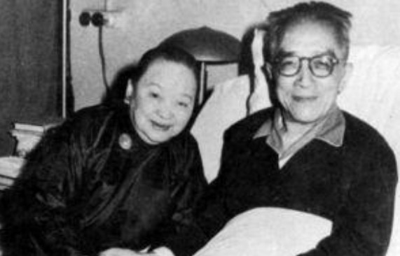 胡适生前最爱做的一件事,妻子起初支持,最后却经常抱怨:喜欢装