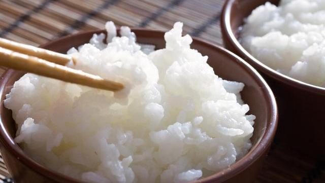 饭店里传出来的蒸米饭秘方,多放2味料,米饭粒粒分明,香软好吃