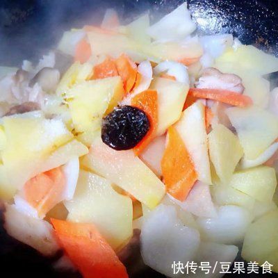 #味达美名厨福气汁，新春添口福#洋葱香菇胡萝卜炒土豆片