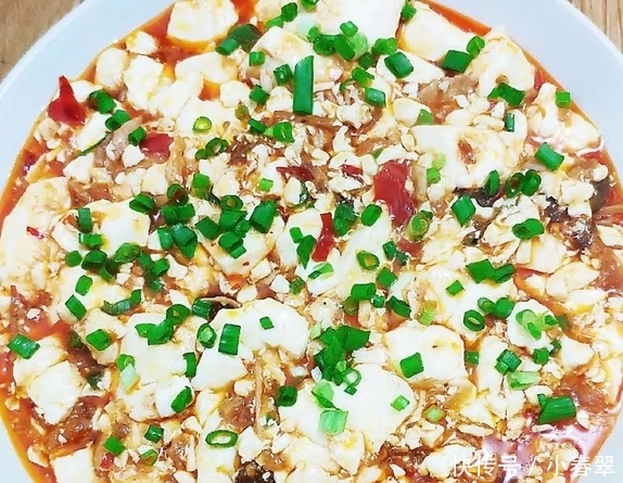 大叔用xo酱炖的辣豆腐，嫩滑可口，咸鲜微辣，家人爱吃！