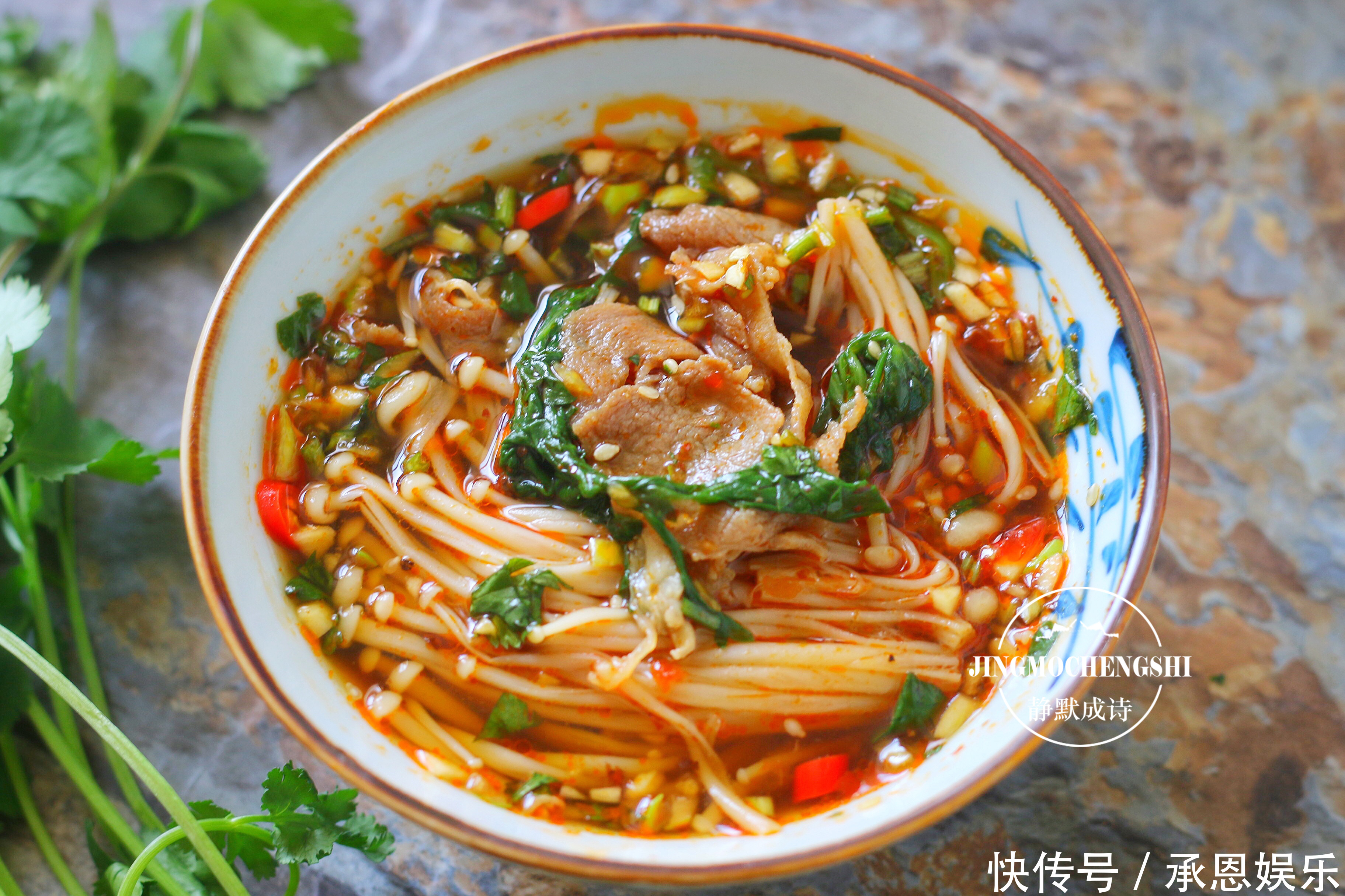  教你做万能蘸料，凉拌菜涮火锅都可以，怎么吃都香