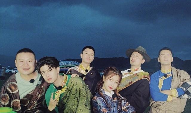  岳云鹏|帮岳云鹏帮虞书欣翻跟头，看看她的手的动作，难怪她害羞