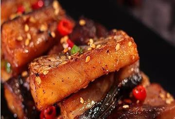 美食|美食推荐:香辣巴骨肉、湘香风干鱼、铁板鸳鸯烧制作方法