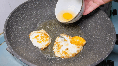 豆腐加鸡蛋百吃不厌的做法，外焦里嫩更入味，米饭都要多吃两碗