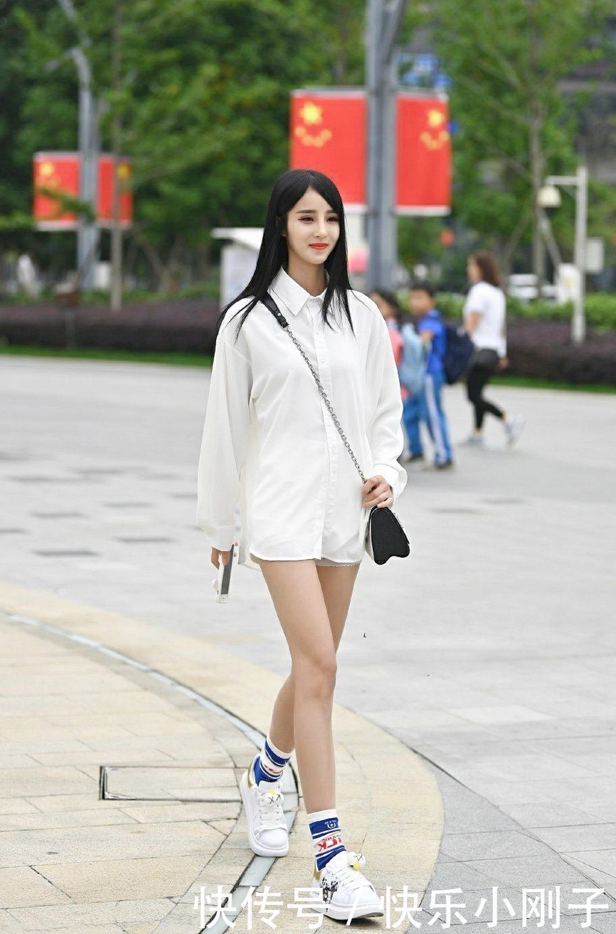 一双小白鞋穿四季,被誉为性价比最高的单品,怎么穿都不腻