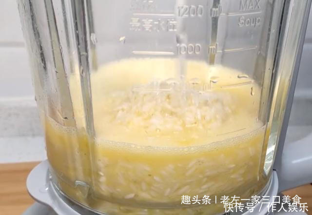 大米中加2个鸡蛋,不熬粥不煮饭,筷子一搅,出锅比面包还好吃