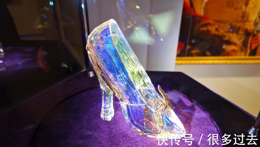 水晶鞋 日本设计师耗时8年,用嘴“吹”出一双水晶鞋,再多钱都不卖!