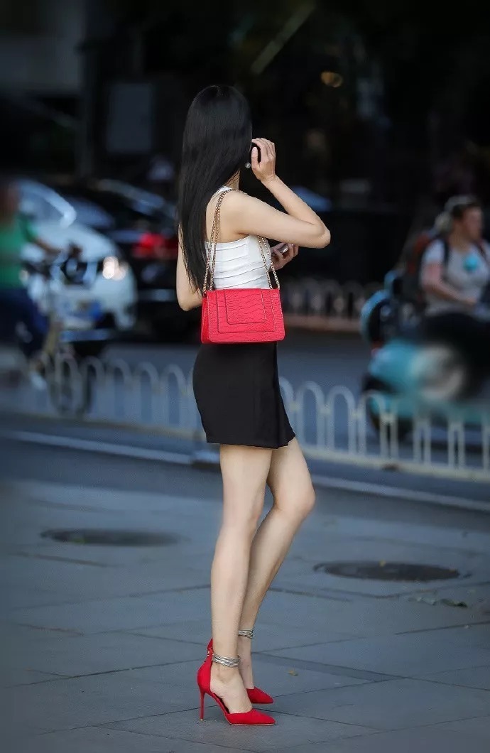 短裙|气质优雅的高跟鞋，让女性显得更有女人味