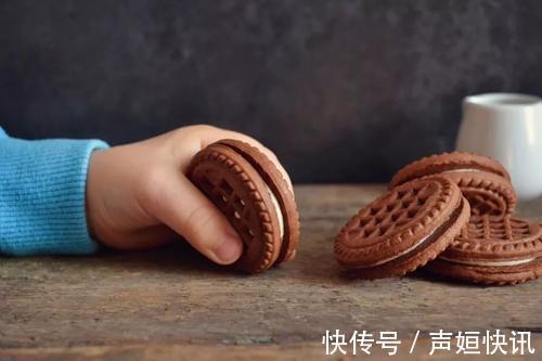 孩子|从小不被允许吃零食的孩子,长大真的会更健康宝妈直言很后悔