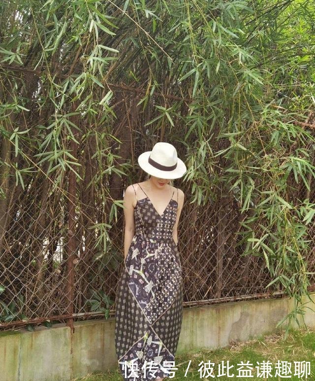 风情|街拍美女:当我合上双眼时,我渴望的仍是你那一眼的风情!