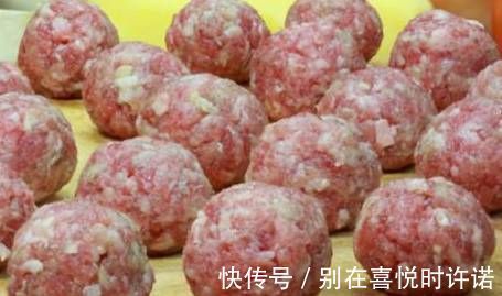 胖子|用肉丸做汤时,冷水下锅还是沸水下锅原来一直做错了,难怪不香