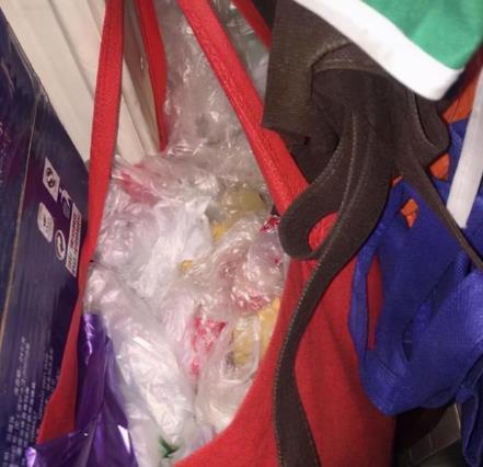 厨房|建议大家:厨房别再堆放塑料袋,学上海人的做法,干净整洁还不贵