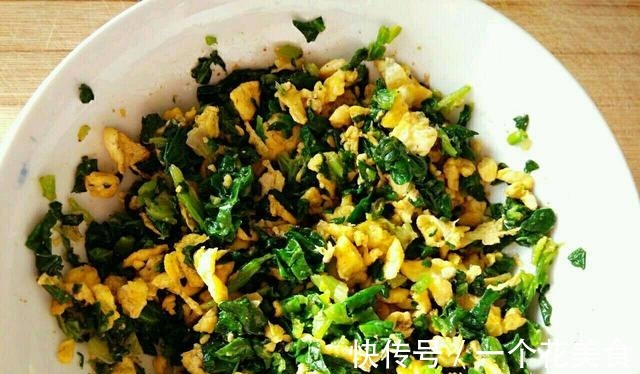 菠菜|超简单的快手早餐,饺子皮馅饼,咸香酥脆,浓郁多汁,超美味!