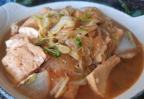 好吃|白菜炖豆腐要怎么做才好吃?记得多放这2样,比放肉还美味