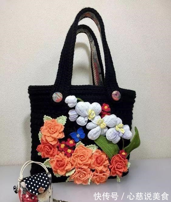 包包$55款超美的钩花包包,只要会钩不同的花,拼缝在一起,就能做出