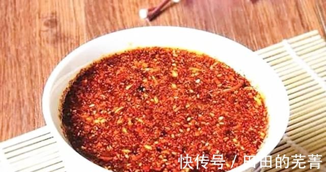 做法|做辣椒油时，谨记别直接淋油，大厨教你正确做法，辣椒又红亮又香！