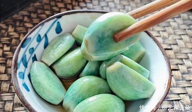 腊八节为啥要腌腊八蒜牢记“3要2不要”,大蒜1天就变绿