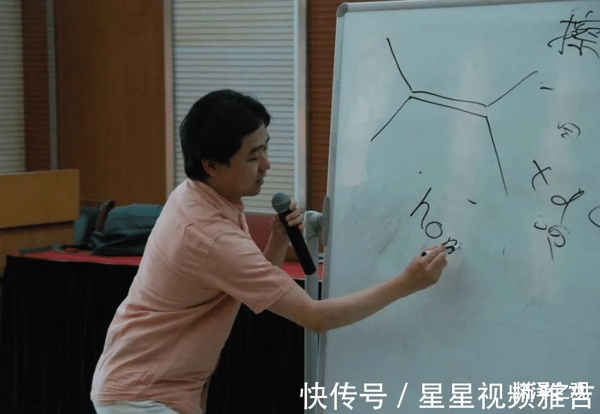 最強(qiáng)大腦|中國(guó)兩大天才高中是同桌、畢業(yè)后各奔東西,事業(yè)巔峰在哈佛遇見