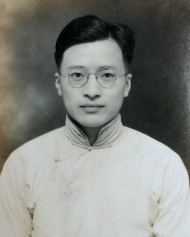 徐志摩|民国最宠妹妹的哥哥,她裹脚时喊痛,他:不裹了,嫁不出去我养