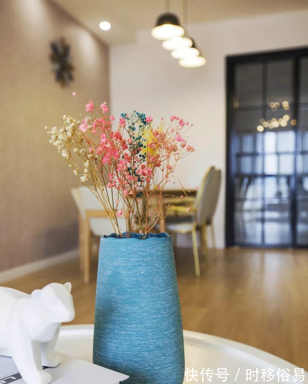 金边虎尾兰|105平简约的北欧风,橙色系很活力的装修,喜欢简单温馨的家