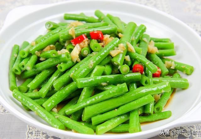 入味|蒜泥豆角很多人都做错了，学会这个方法，清脆不变色，脆嫩入味